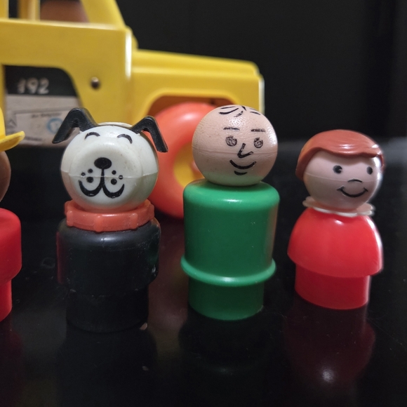 Vintage Fisher-Price Little People Yellow Bus With Many Play People - Picture 6 of 12